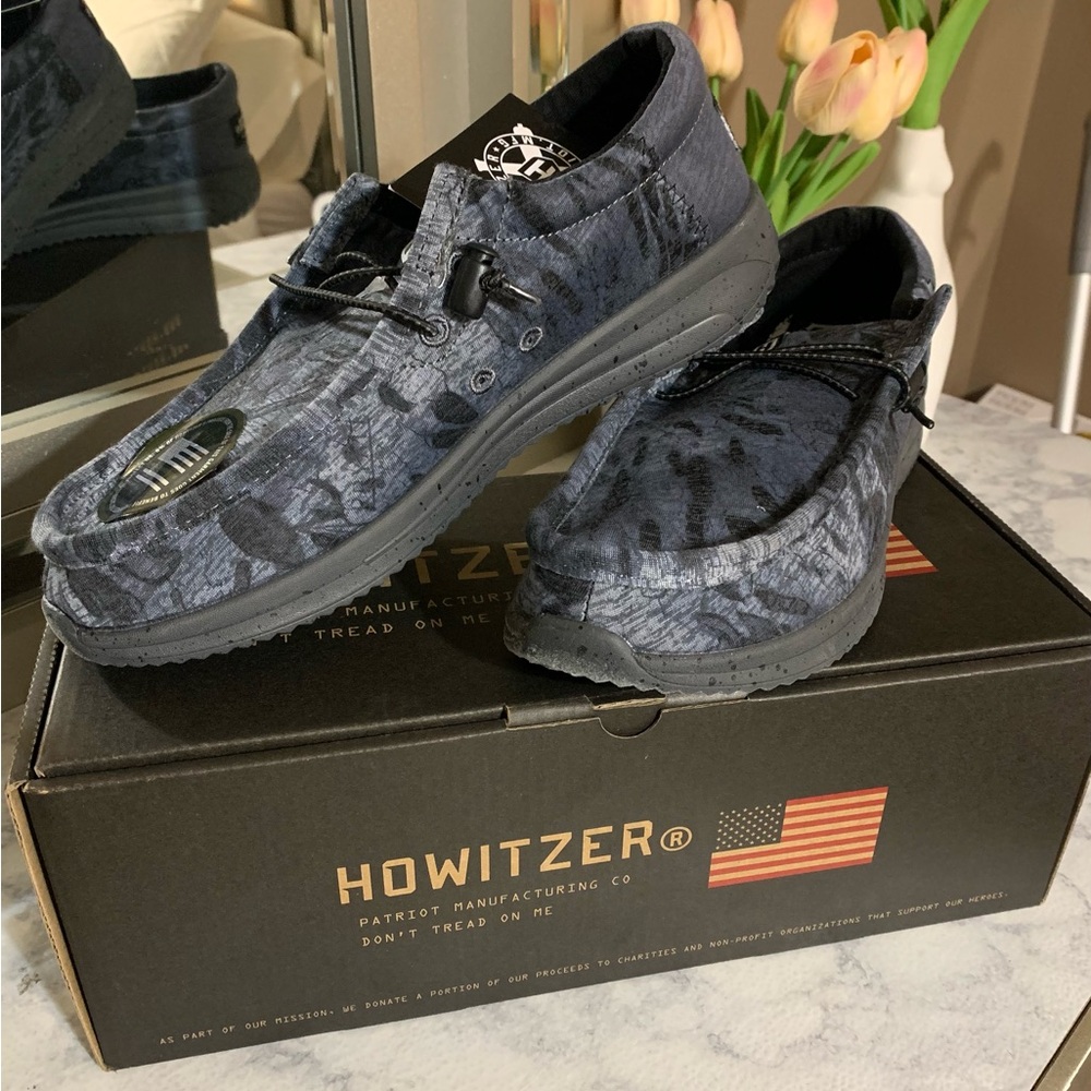 Howitzer Men's Black and Gray Slip-On Loafers